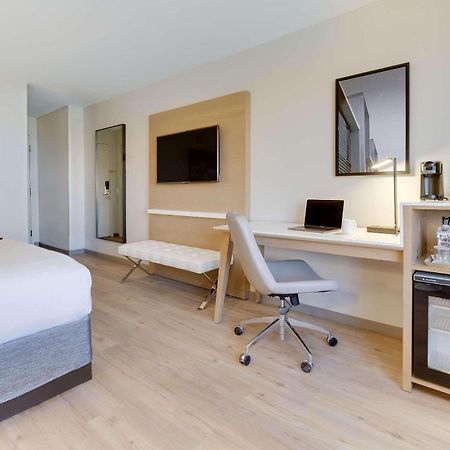 Radisson Hotel Phoenix Airport Екстер'єр фото