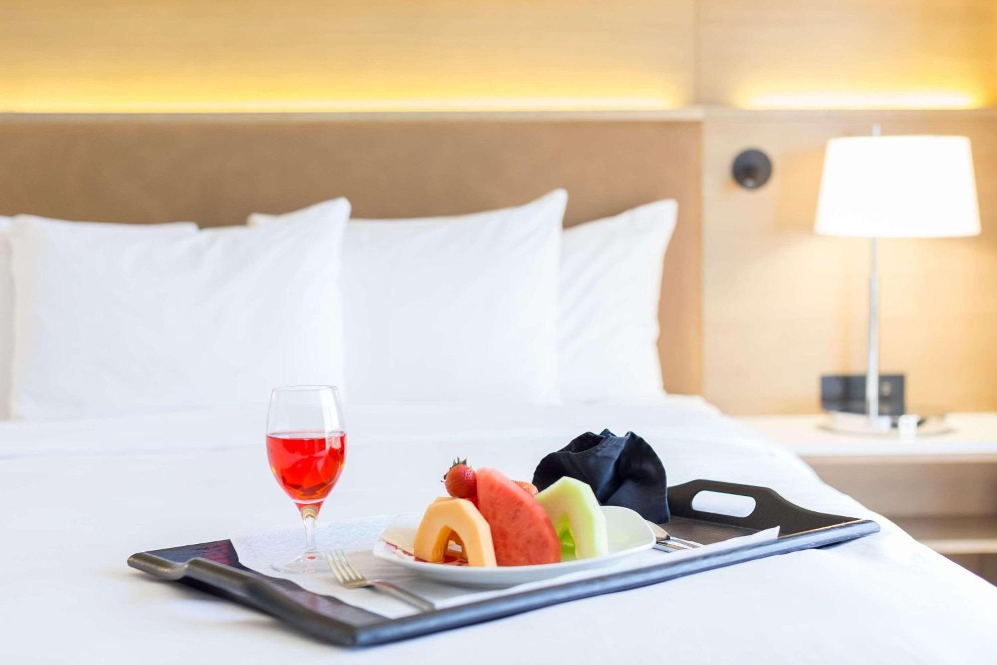 Radisson Hotel Phoenix Airport Екстер'єр фото