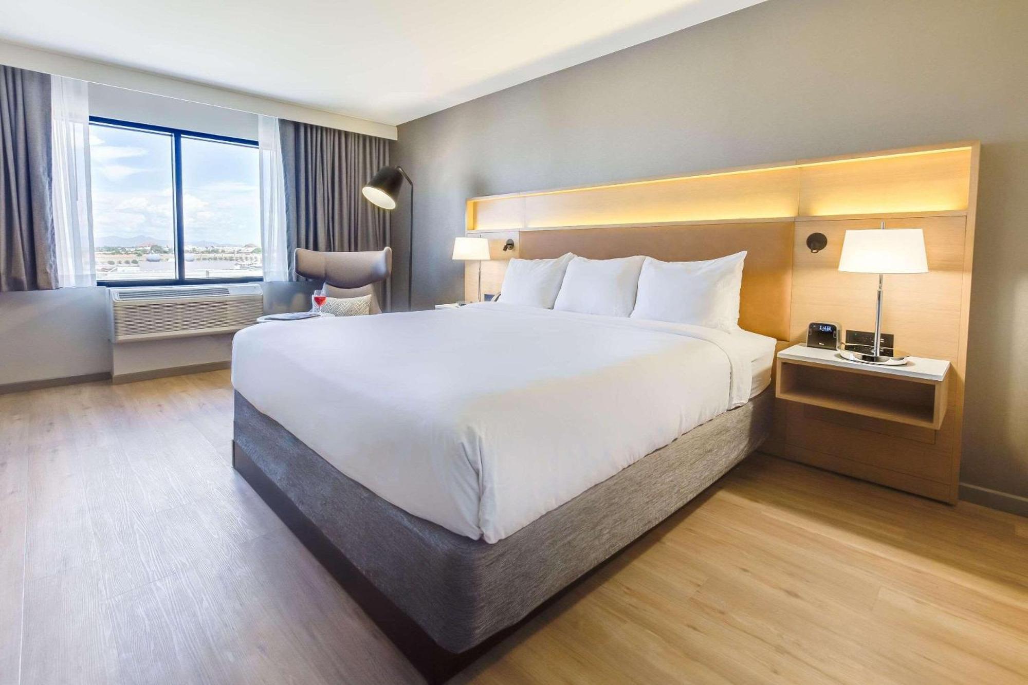 Radisson Hotel Phoenix Airport Екстер'єр фото