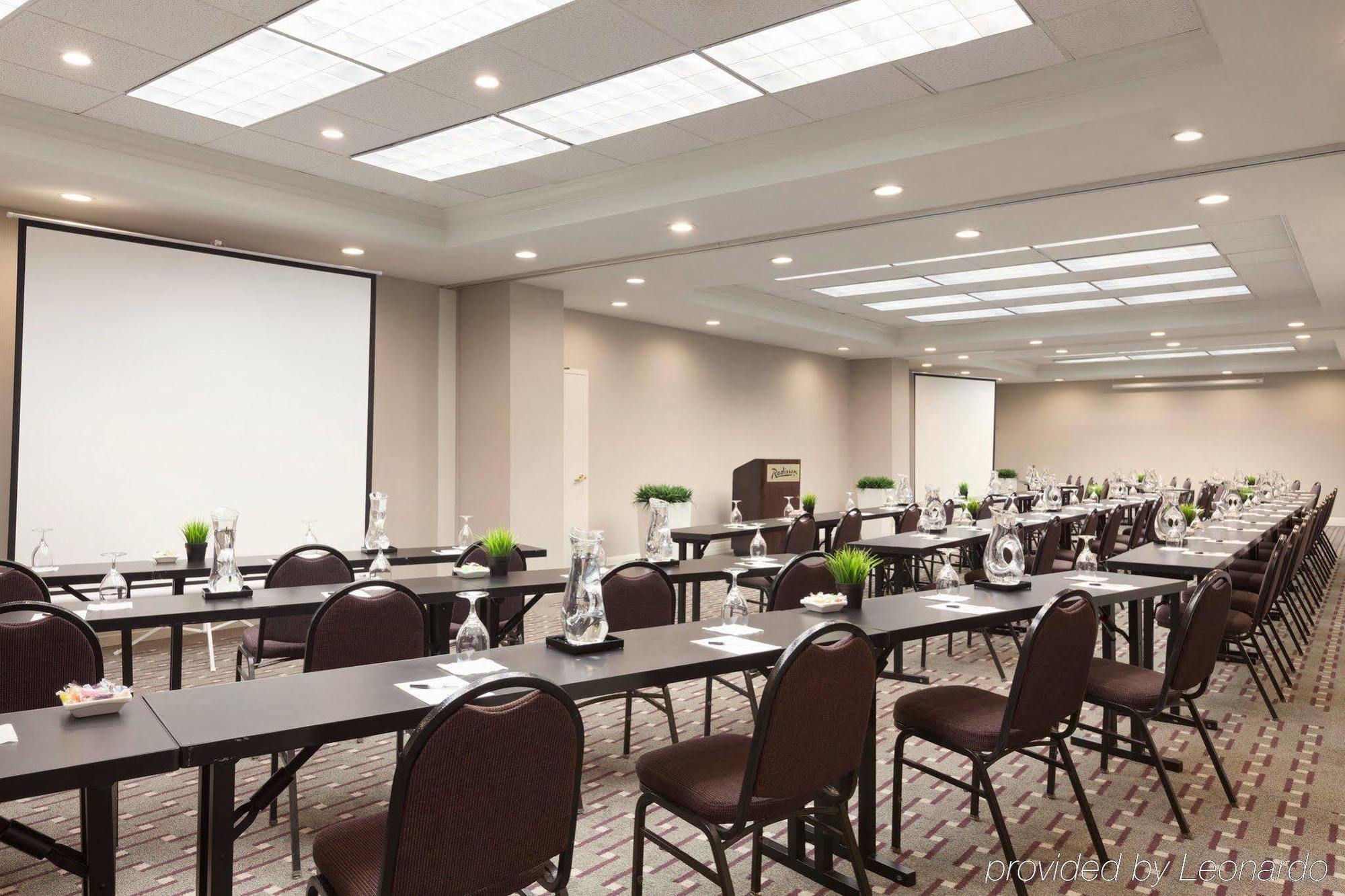 Radisson Hotel Phoenix Airport Екстер'єр фото