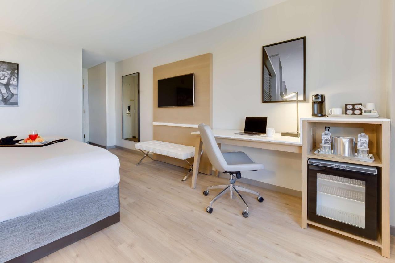 Radisson Hotel Phoenix Airport Екстер'єр фото